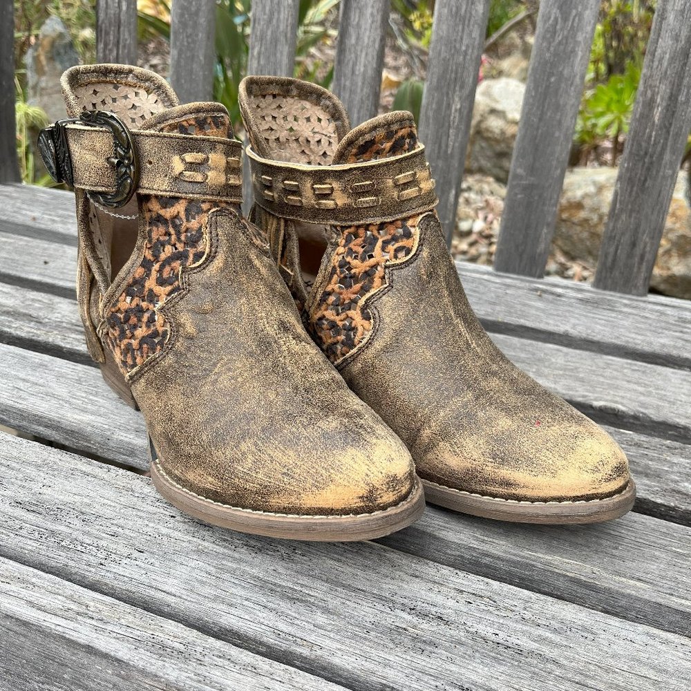 New Circle G by Corral Leopard Round Toe Cowboy Booties, Size 9.5